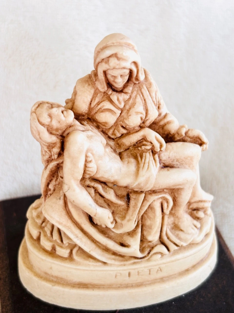 Pietà, mini replica sculpture souvenir, wooden base – photo 2